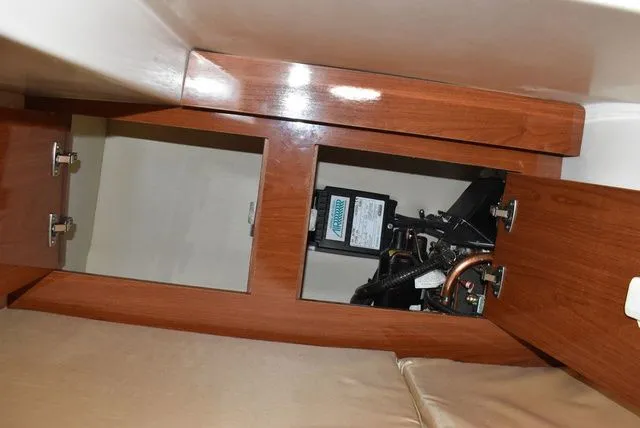 Slide: The Image of Regal 2655 Commodore Express 2010 - 92