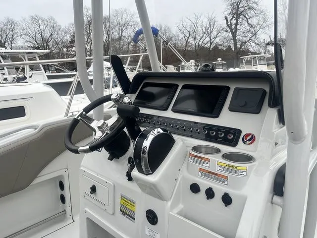 Slide: The Image of Finseeker 210 CC 2023 - 7