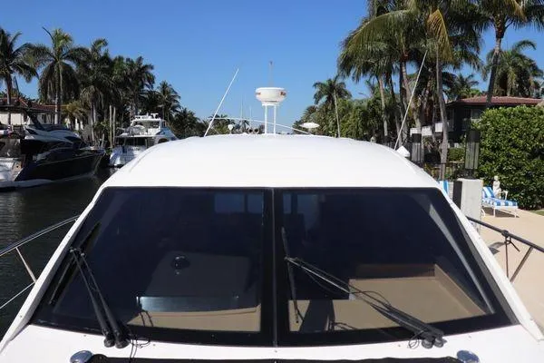 Slide: The Image of 2016 Sea Ray Sundancer 400 yacht deck with railing, reflecting sunlight on water. - 40