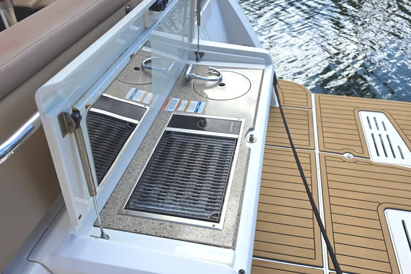 Slide: The Image of Outdoor kitchen area on 2016 Sea Ray Sundancer 400 yacht, featuring a grill and sink. - 75