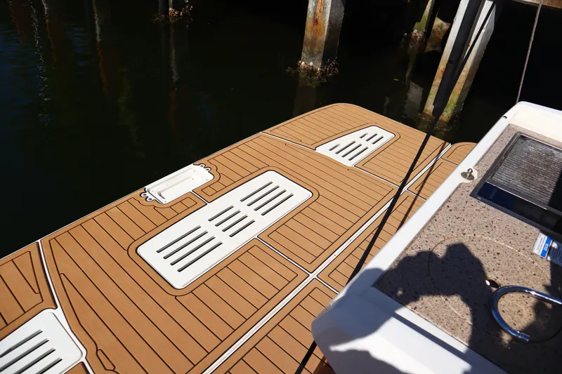 Slide: The Image of Sea Ray Sundancer 400 2016 - 86