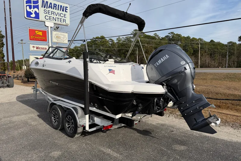 Slide: The Image of 2026 Stingray 211 DC boat with Yamaha engine at marine service center. - 3