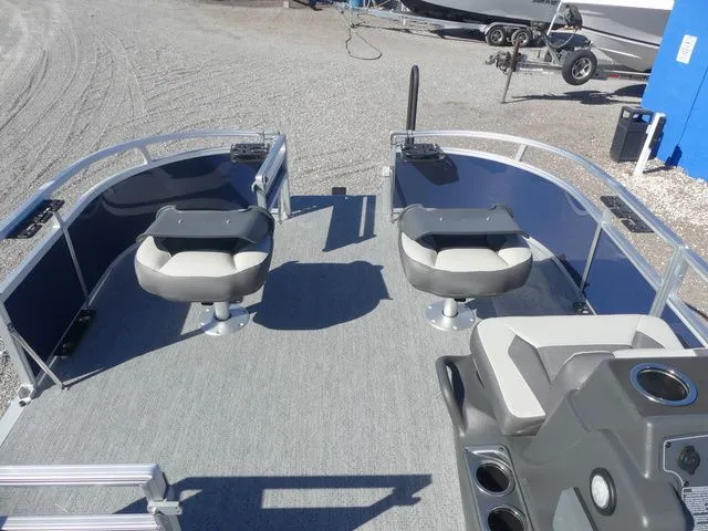 Slide: The Image of Sun Tracker Bass Buggy 16 XL Select 2026 - 11