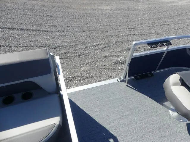 Slide: The Image of Sun Tracker Bass Buggy 16 XL Select 2026 - 12