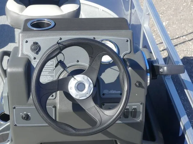 Slide: The Image of Sun Tracker Bass Buggy 16 XL Select 2026 - 15