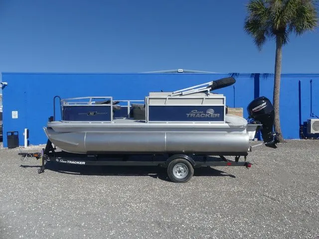 Slide: The Image of Sun Tracker Bass Buggy 16 XL Select 2026 - 7