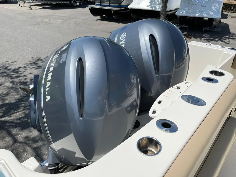 Slide: The Image of Yamaha outboard engines on a 2018 Sailfish 275 DC boat. - 10