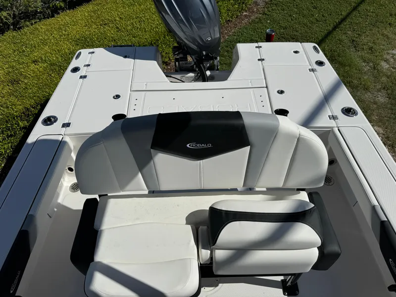 Slide: The Image of 2024 Robalo 226 Cayman boat interior with seating and motor, top view. - 19