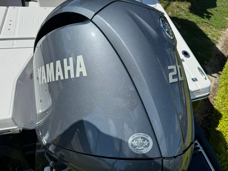 Slide: The Image of Yamaha outboard motor on 2024 Robalo 226 Cayman boat. - 22