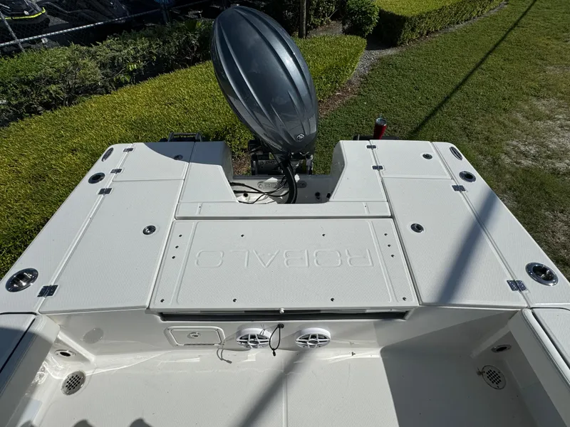 Slide: The Image of 2024 Robalo 226 Cayman boat deck with outboard motor, top view. - 9