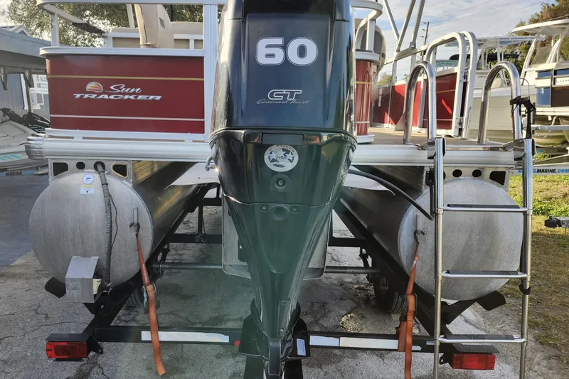 Slide: The Image of 2023 Sun Tracker Bass Buggy 18 DLX pontoon boat with 60 HP engine, rear view. - 32