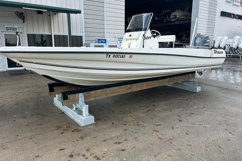 Slide: The Image of 2006 Triton 22 Bay Flight boat on display at a dealership. - 6