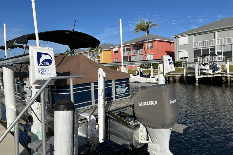 Slide: The Image of 2022 Veranda VP 25RC pontoon boat docked with Suzuki outboard motor. - 3