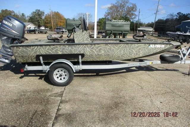 Slide: The Image of 2006 Lakesport 1860 CC boat on trailer with Yamaha outboard motor. - 6