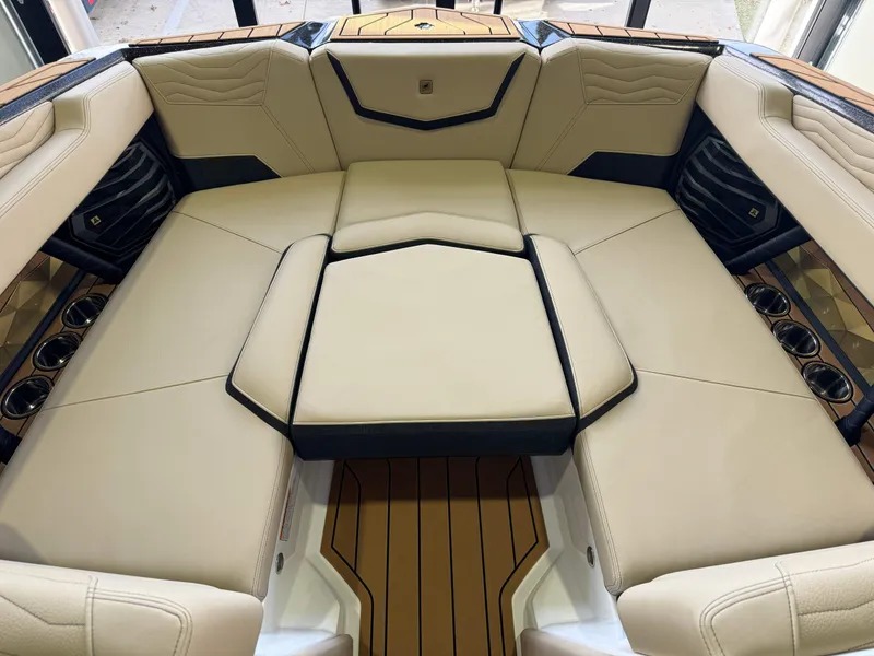 Slide: The Image of Nautique Super Air Nautique G23 2025 - 17