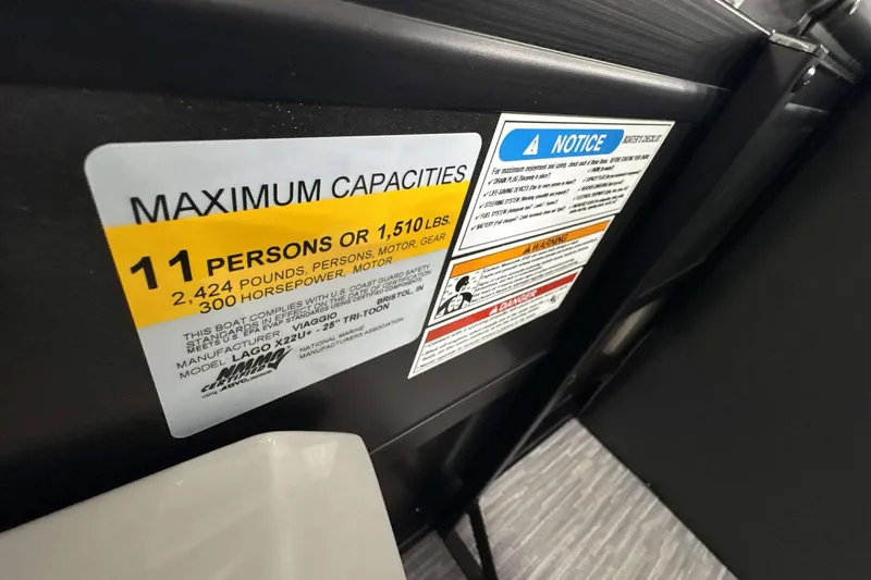 Slide: The Image of Maximum capacity label on Viaggio x22u boat, 2026 model, showing limits and safety notices. - 33
