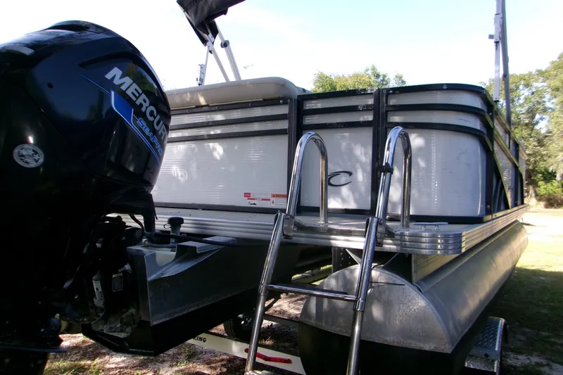 Slide: The Image of 2023 Crest Classic DLX 220 L pontoon boat with Mercury engine and ladder. - 7