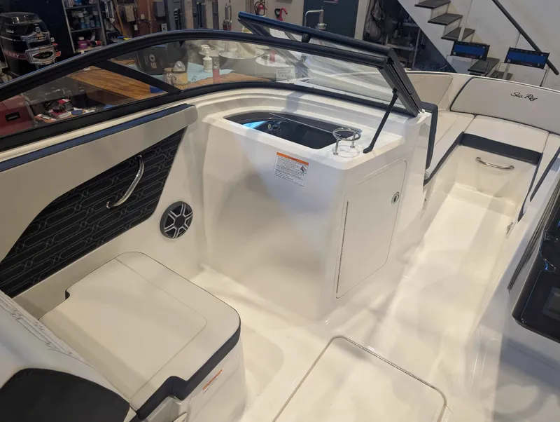 Slide: The Image of Sea Ray SPX 210/OB 2026 - 10