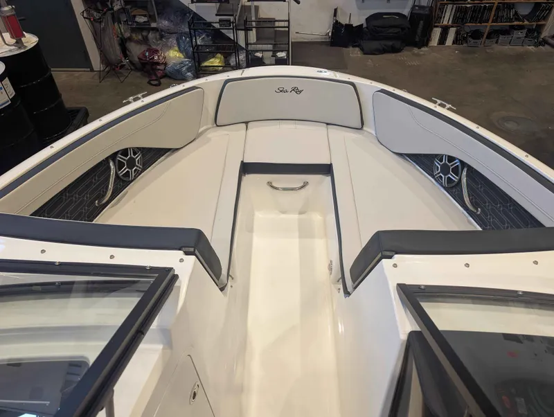 Slide: The Image of Sea Ray SPX 210/OB 2026 - 13