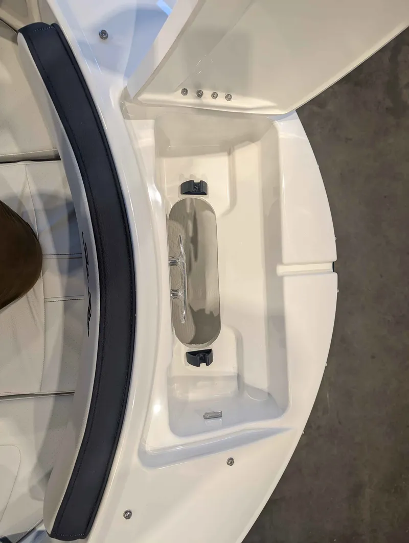 Slide: The Image of Sea Ray SPX 210/OB 2026 - 14