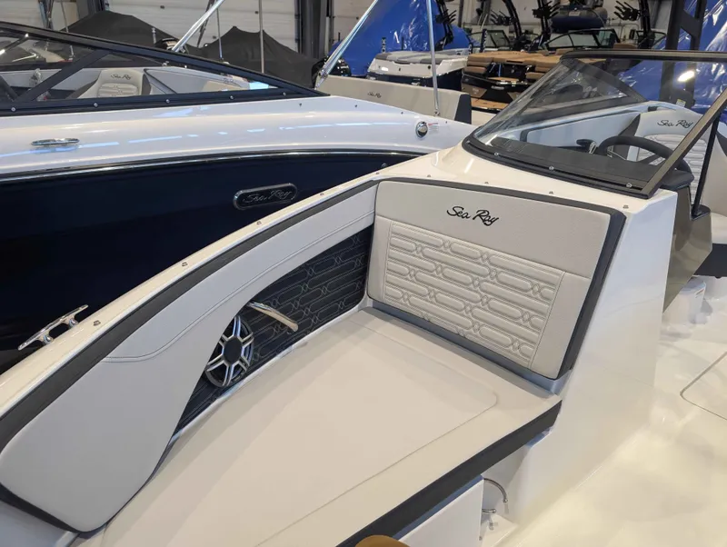 Slide: The Image of Sea Ray SPX 210/OB 2026 - 15