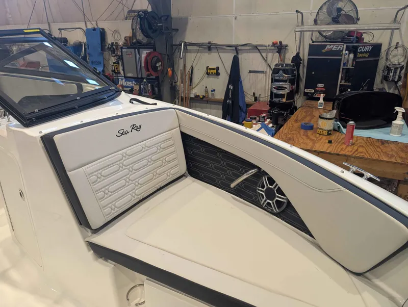 Slide: The Image of Sea Ray SPX 210/OB 2026 - 16