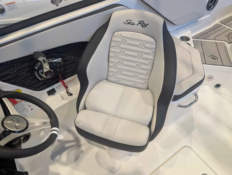 Slide: The Image of Sea Ray SPX 210/OB 2026 - 18