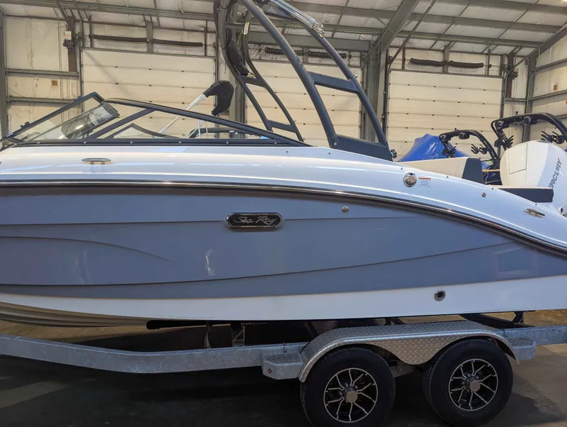 Slide: The Image of Sea Ray SPX 210/OB 2026 - 22