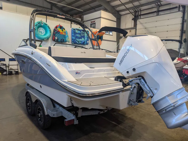 Slide: The Image of Sea Ray SPX 210/OB 2026 - 23