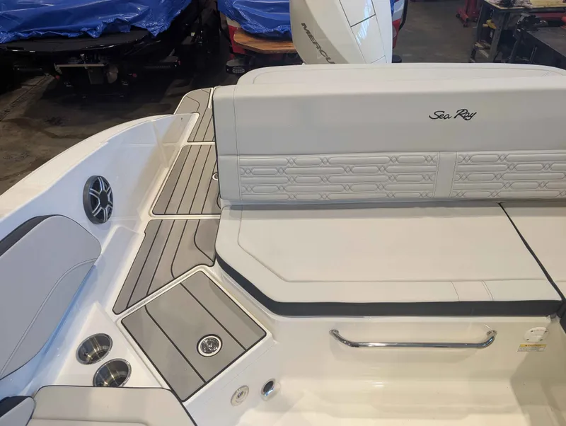 Slide: The Image of Sea Ray SPX 210/OB 2026 - 3