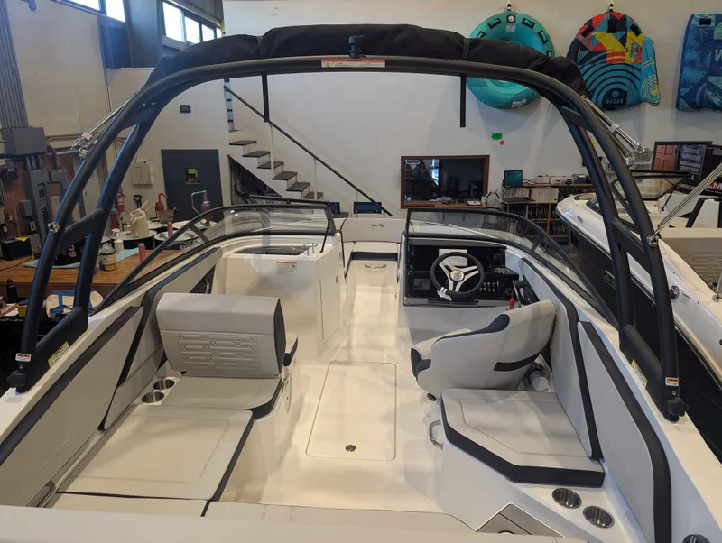 Slide: The Image of Sea Ray SPX 210/OB 2026 - 6