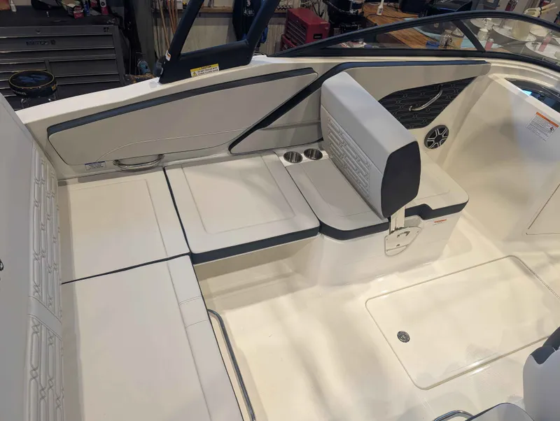 Slide: The Image of Sea Ray SPX 210/OB 2026 - 7