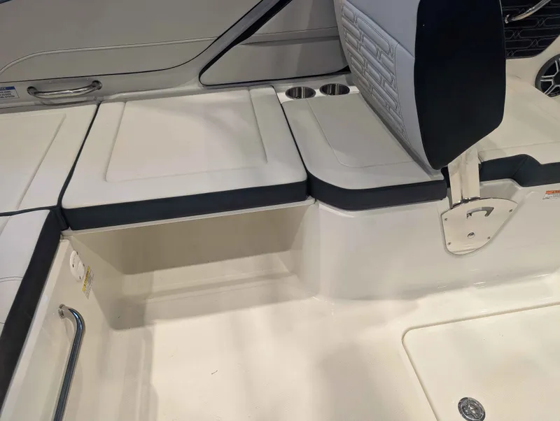 Slide: The Image of Sea Ray SPX 210/OB 2026 - 9