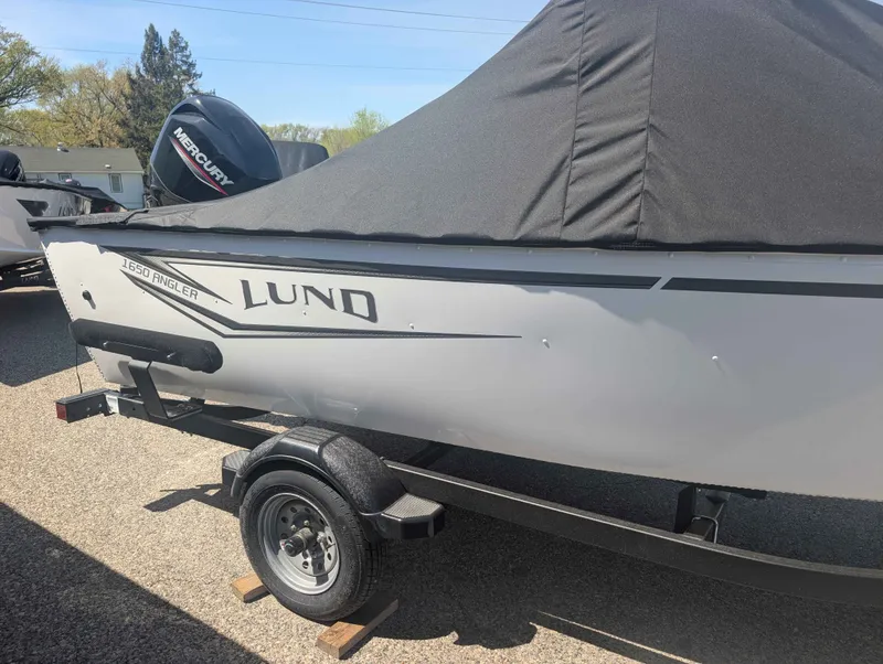 Slide: The Image of Lund 1650 ANGLER/SP 2026 - 4