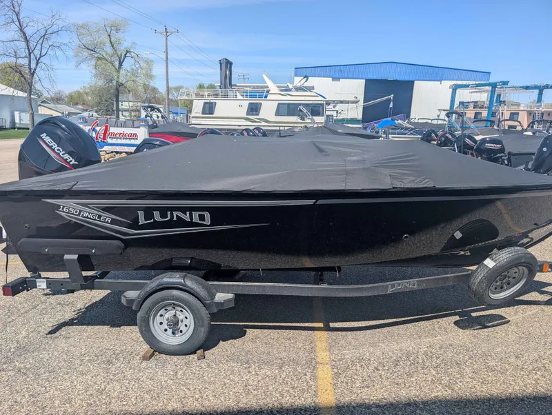 Slide: The Image of Lund 1650 Angler SS 2026 - 3