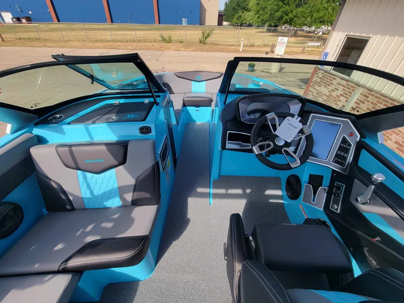 Slide: The Image of MasterCraft XT24 2023 - 10