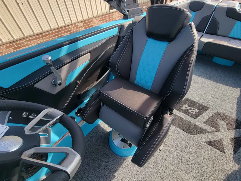 Slide: The Image of MasterCraft XT24 2023 - 4