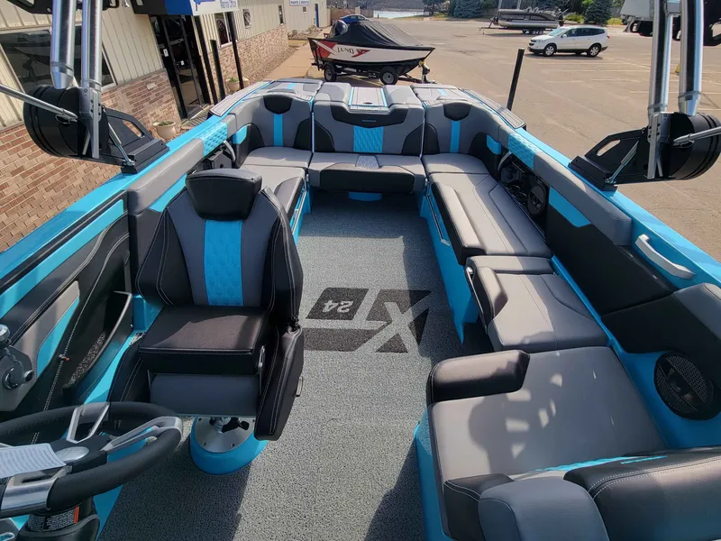 Slide: The Image of MasterCraft XT24 2023 - 9