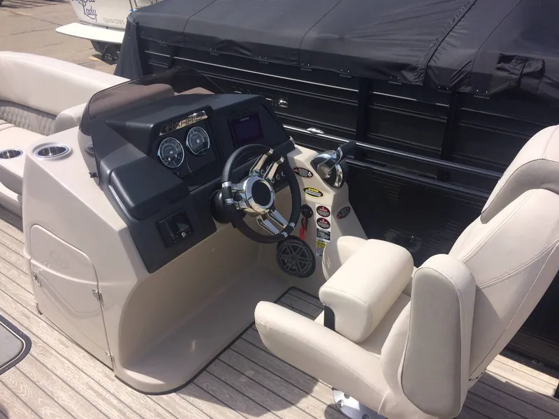 Slide: The Image of Harris 220SOL/SL 2019 - 3