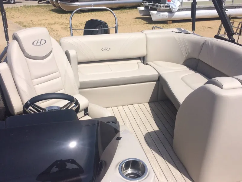 Slide: The Image of Harris 220SOL/SL 2019 - 4