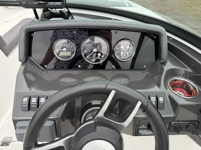 Slide: The Image of Monterey M-20 2019 - 10