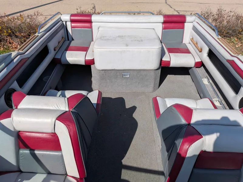 Slide: The Image of Four Winns 200HORIZON 1988 - 9