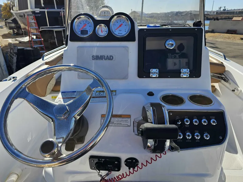 Slide: The Image of NauticStar 211 Hybrid 2024 - 3