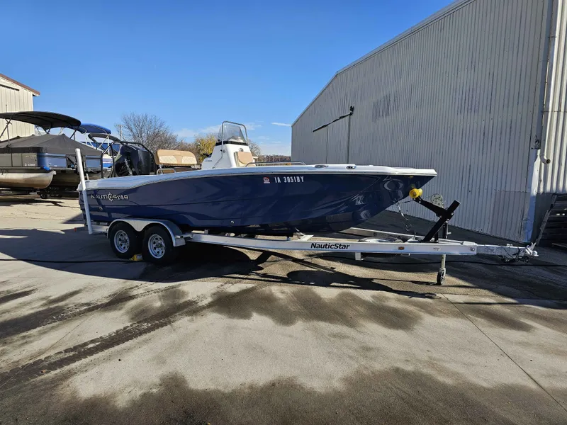 Slide: The Image of NauticStar 211 Hybrid 2024 - 5