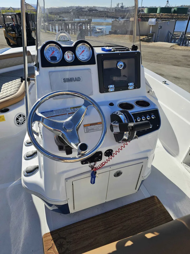 Slide: The Image of NauticStar 211 Hybrid 2024 - 8