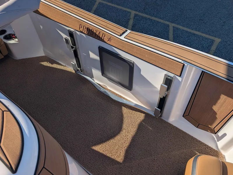 Slide: The Image of MasterCraft ProStar 2021 - 11