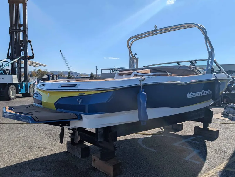 Slide: The Image of MasterCraft ProStar 2021 - 5