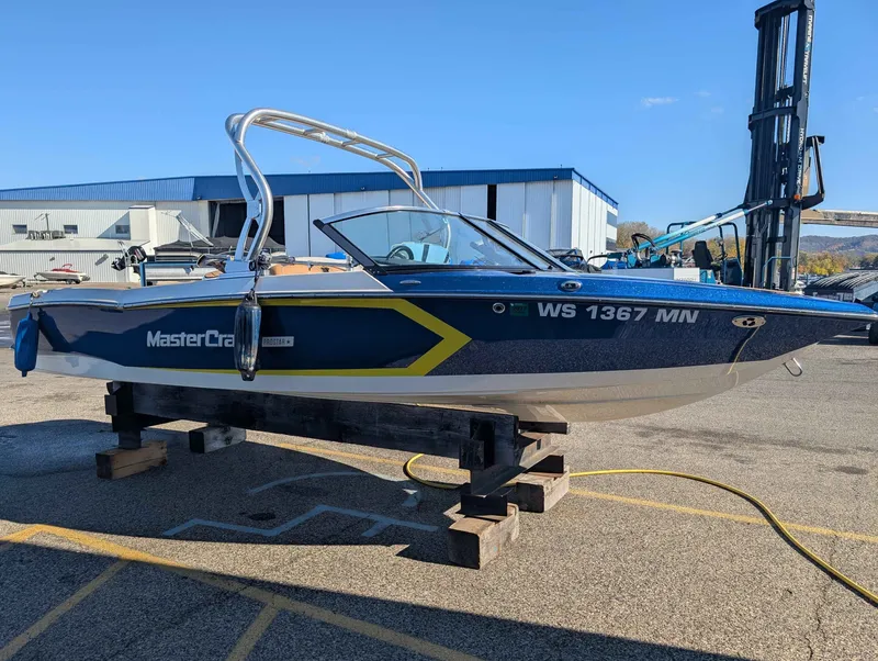 Slide: The Image of MasterCraft ProStar 2021 - 6