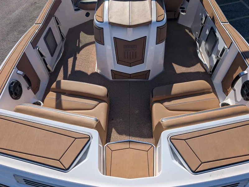 Slide: The Image of MasterCraft ProStar 2021 - 8