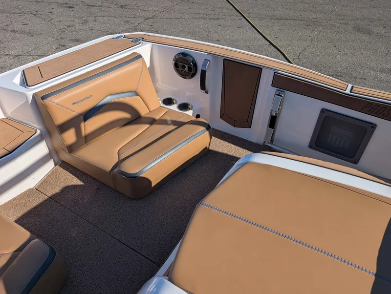 Slide: The Image of MasterCraft ProStar 2021 - 9